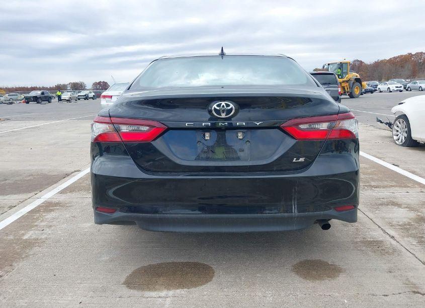 Photo 17 of 2021 Toyota Camry LE (VIN 4T1C11AK2MU555168)