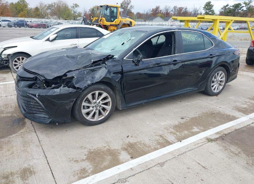 Photo 2 of 2021 Toyota Camry LE (VIN 4T1C11AK2MU555168)