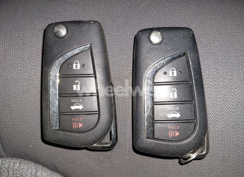 Photo 11 of 2021 Toyota Camry LE (VIN 4T1C11AK2MU567417)