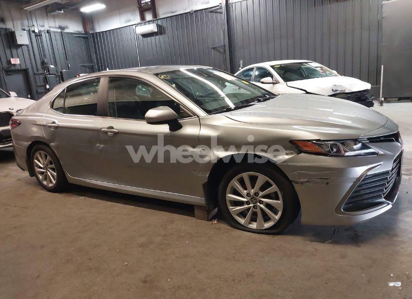 Photo 14 of 2021 Toyota Camry LE (VIN 4T1C11AK2MU567417)