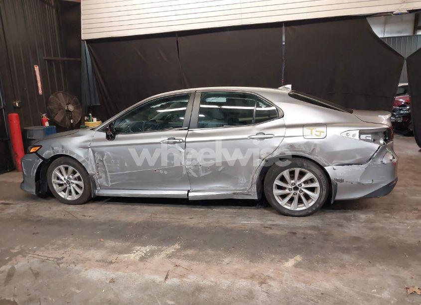 Photo 15 of 2021 Toyota Camry LE (VIN 4T1C11AK2MU567417)