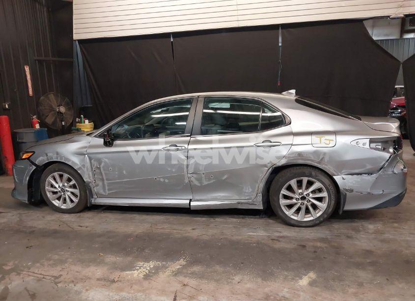 Photo 6 of 2021 Toyota Camry LE (VIN 4T1C11AK2MU567417)