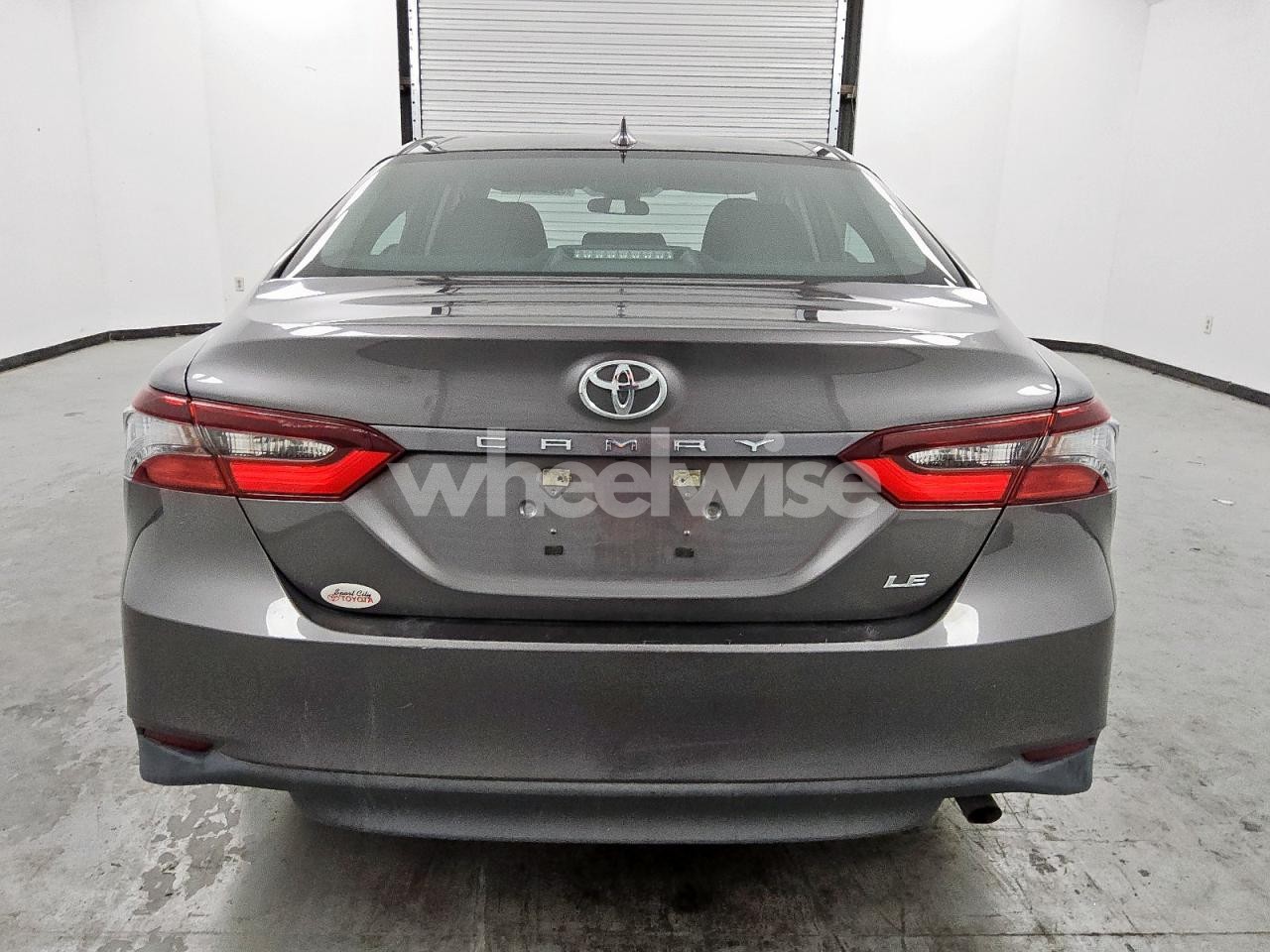 Photo 6 of 2022 TOYOTA CAMRY LE (VIN 4T1C11AK2NU028992)