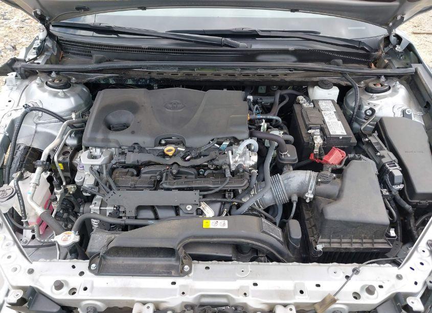 Photo 10 of 2022 Toyota Camry LE (VIN 4T1C11AK2NU070305)