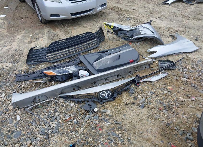 Photo 12 of 2022 Toyota Camry LE (VIN 4T1C11AK2NU070305)