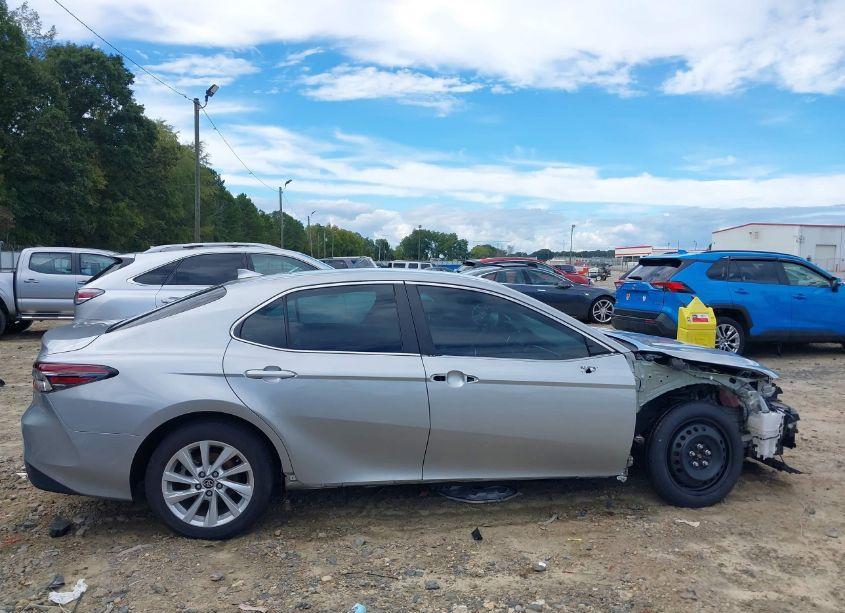 Photo 14 of 2022 Toyota Camry LE (VIN 4T1C11AK2NU070305)