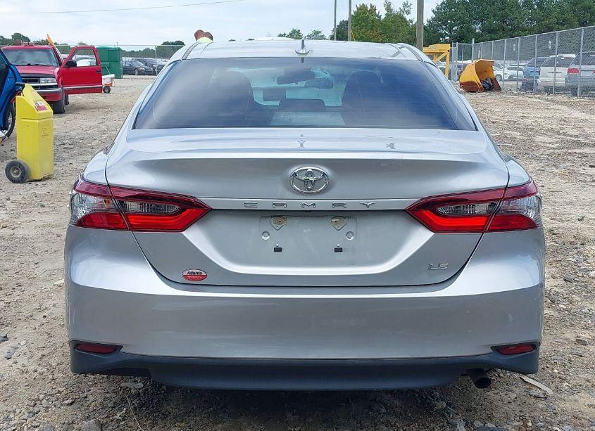 Photo 17 of 2022 Toyota Camry LE (VIN 4T1C11AK2NU070305)