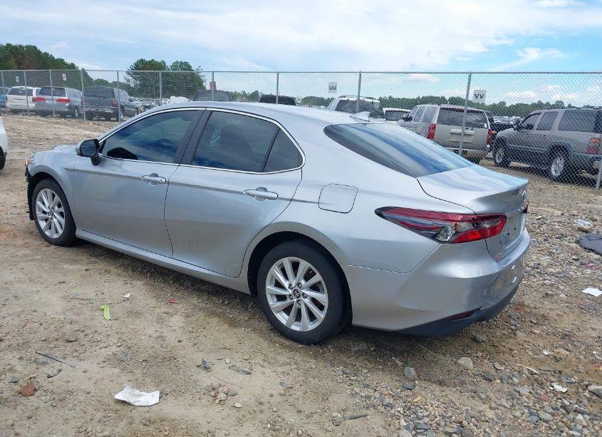 Photo 3 of 2022 Toyota Camry LE (VIN 4T1C11AK2NU070305)