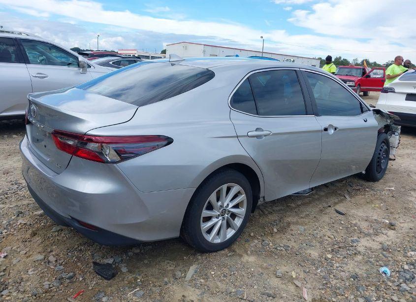 Photo 4 of 2022 Toyota Camry LE (VIN 4T1C11AK2NU070305)