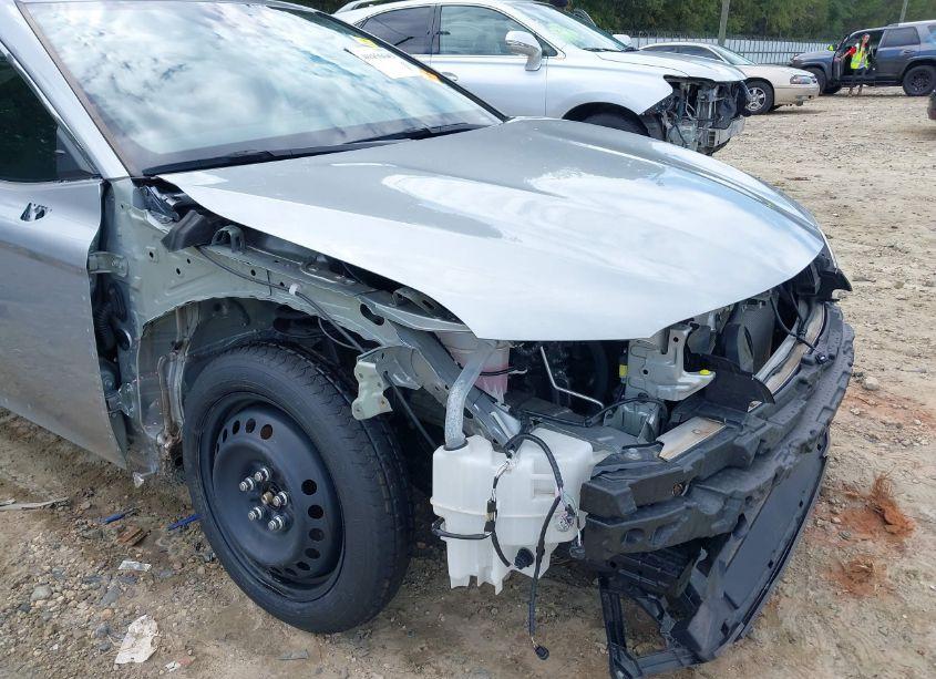 Photo 6 of 2022 Toyota Camry LE (VIN 4T1C11AK2NU070305)