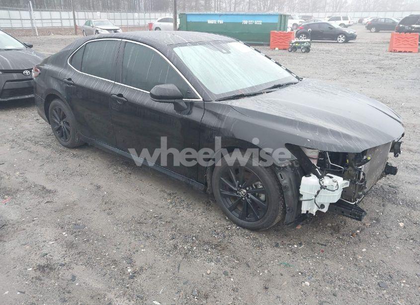 2022 Toyota Camry LE (VIN 4T1C11AK2NU617346) main photo