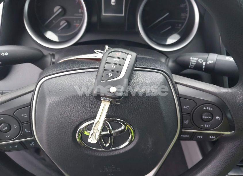 Photo 11 of 2022 Toyota Camry LE (VIN 4T1C11AK2NU617346)