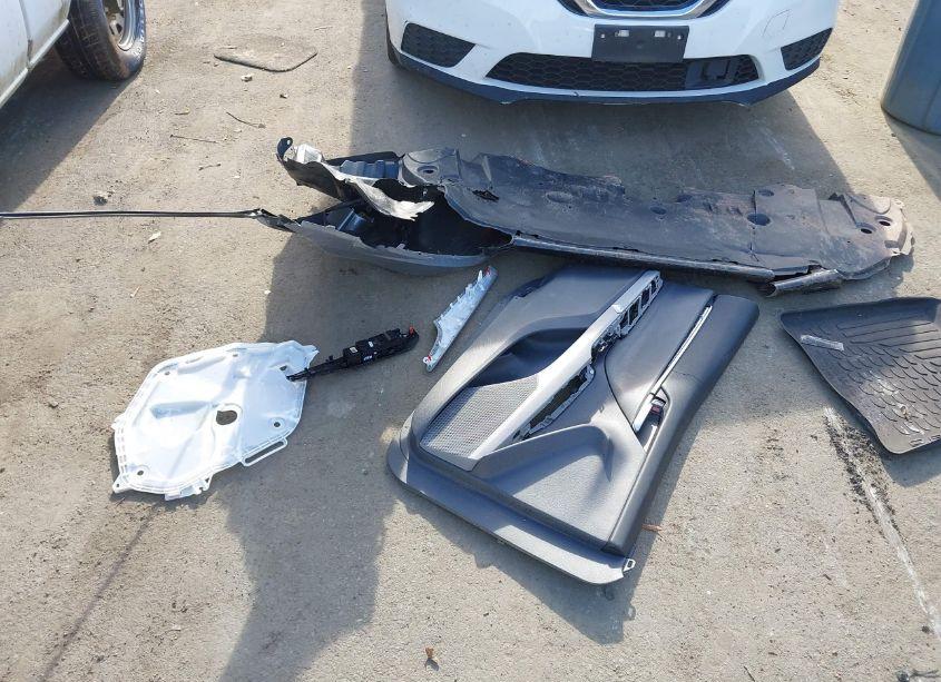 Photo 12 of 2022 Toyota Camry LE (VIN 4T1C11AK2NU617475)