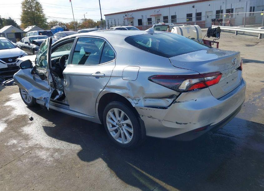 Photo 3 of 2022 Toyota Camry LE (VIN 4T1C11AK2NU617475)