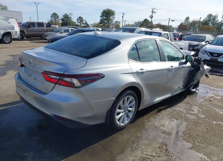 Photo 4 of 2022 Toyota Camry LE (VIN 4T1C11AK2NU617475)