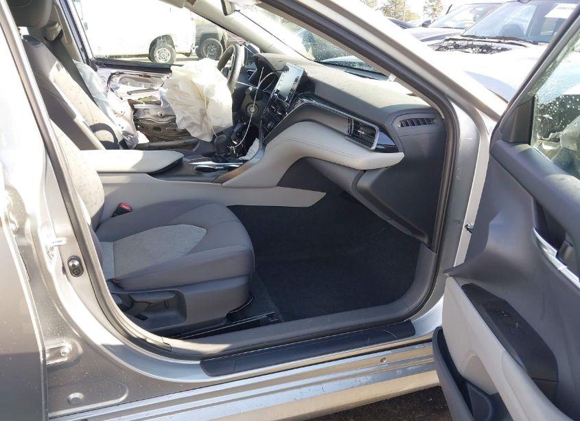 Photo 5 of 2022 Toyota Camry LE (VIN 4T1C11AK2NU617475)