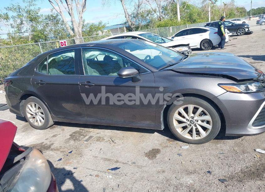 Photo 13 of 2022 Toyota Camry LE (VIN 4T1C11AK2NU679555)