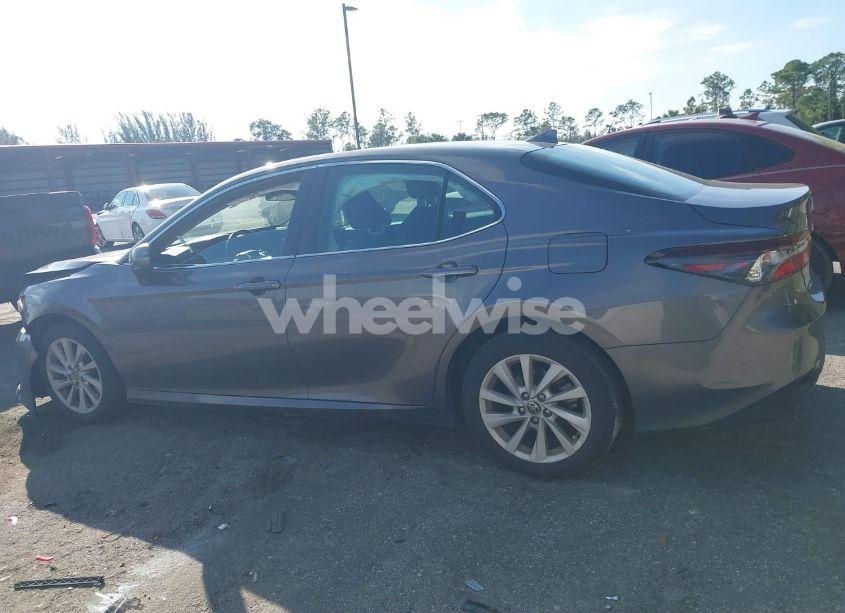 Photo 14 of 2022 Toyota Camry LE (VIN 4T1C11AK2NU679555)