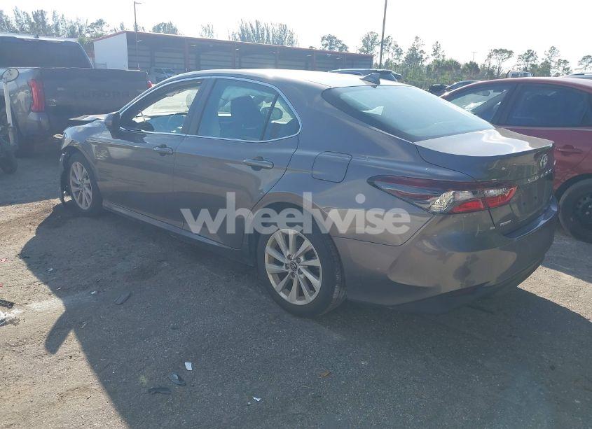 Photo 3 of 2022 Toyota Camry LE (VIN 4T1C11AK2NU679555)