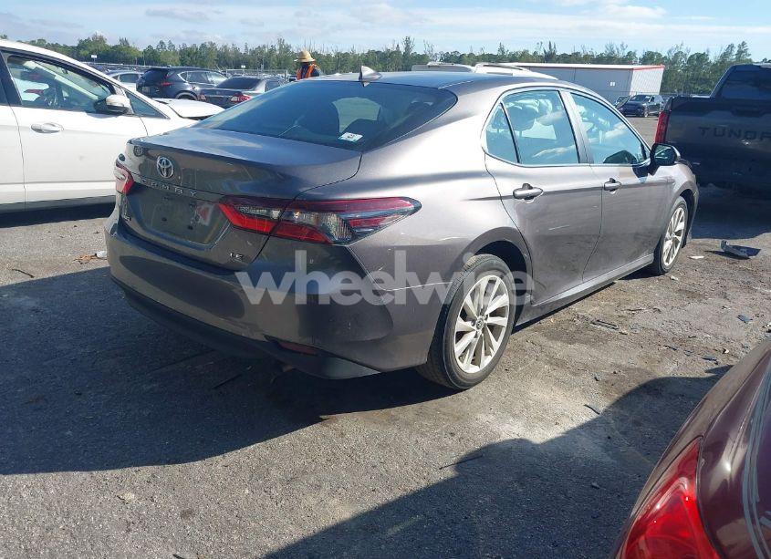 Photo 4 of 2022 Toyota Camry LE (VIN 4T1C11AK2NU679555)