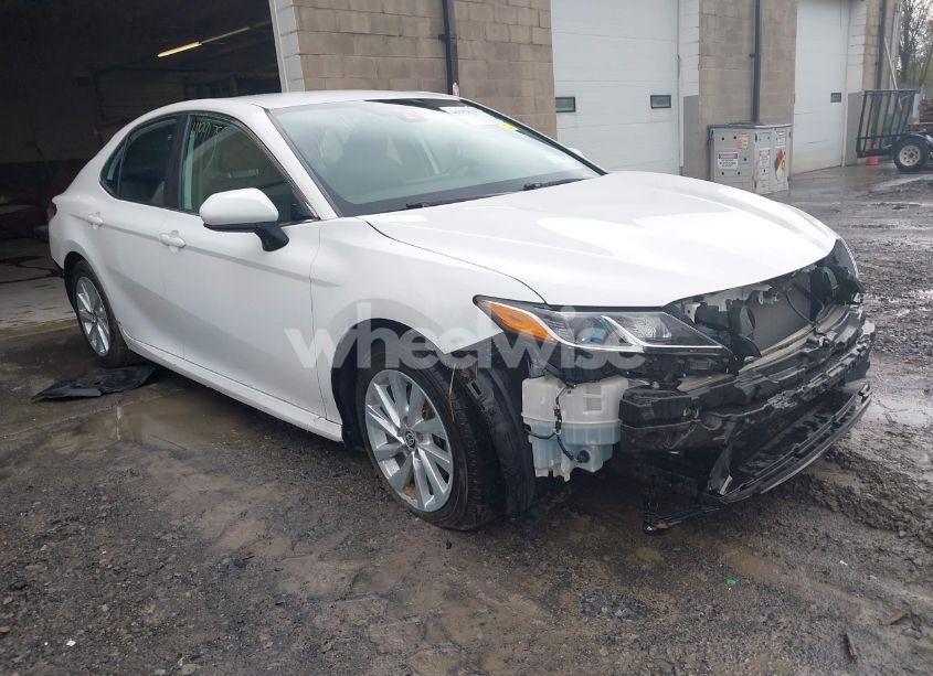 2023 Toyota Camry LE (VIN 4T1C11AK2PU106450) main photo