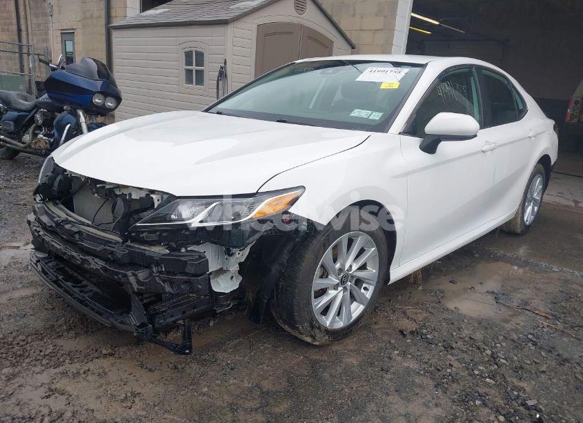 Photo 2 of 2023 Toyota Camry LE (VIN 4T1C11AK2PU106450)