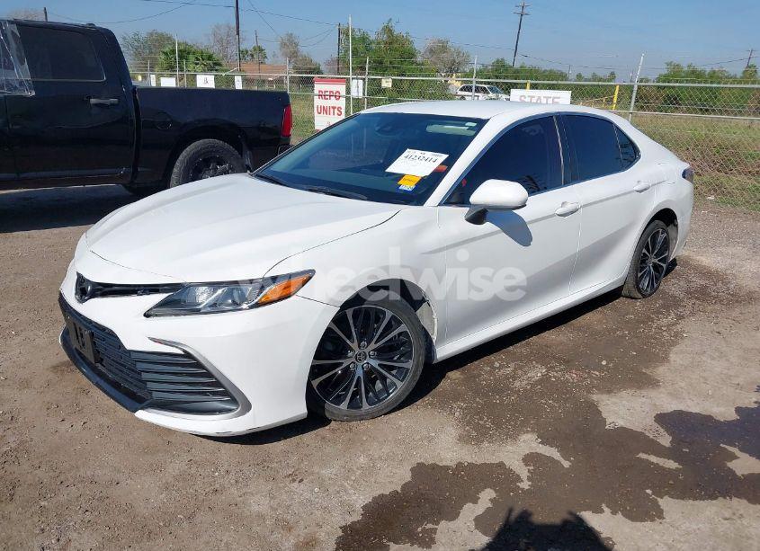 Photo 2 of 2023 Toyota Camry LE (VIN 4T1C11AK2PU122566)
