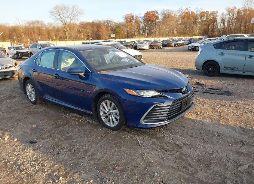 2023 Toyota Camry LE (VIN 4T1C11AK2PU125869) main photo