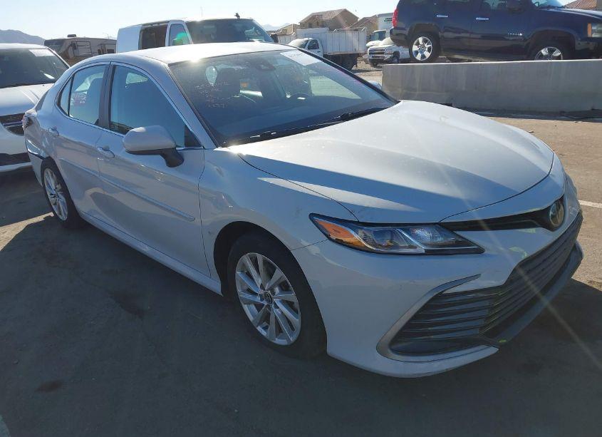2023 Toyota Camry LE (VIN 4T1C11AK2PU182833) main photo