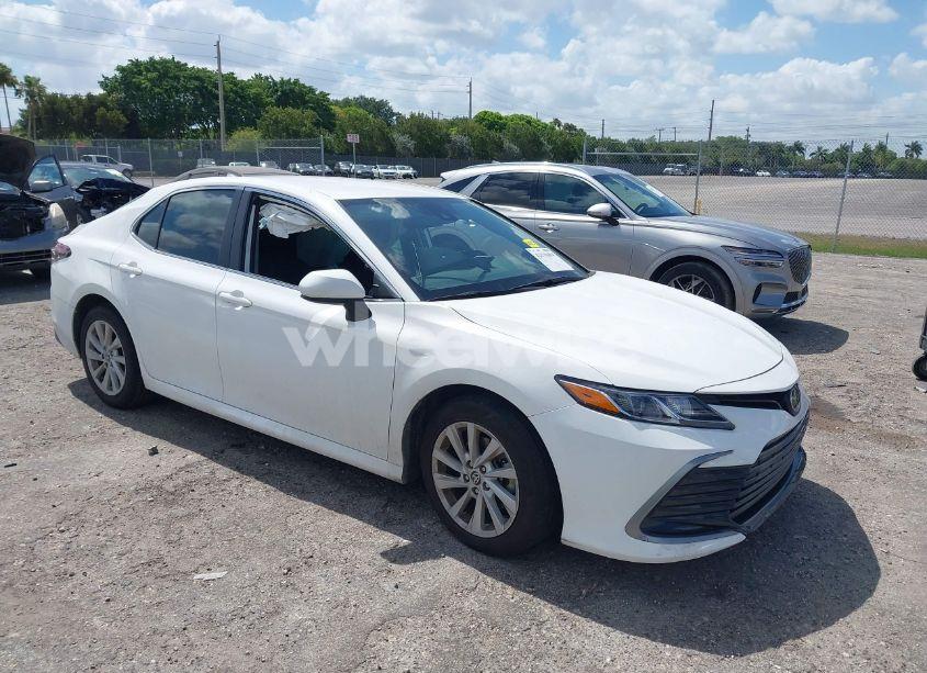 2023 Toyota Camry LE (VIN 4T1C11AK2PU185800) main photo
