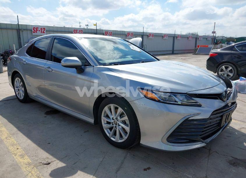 2023 Toyota Camry LE (VIN 4T1C11AK2PU740955) main photo