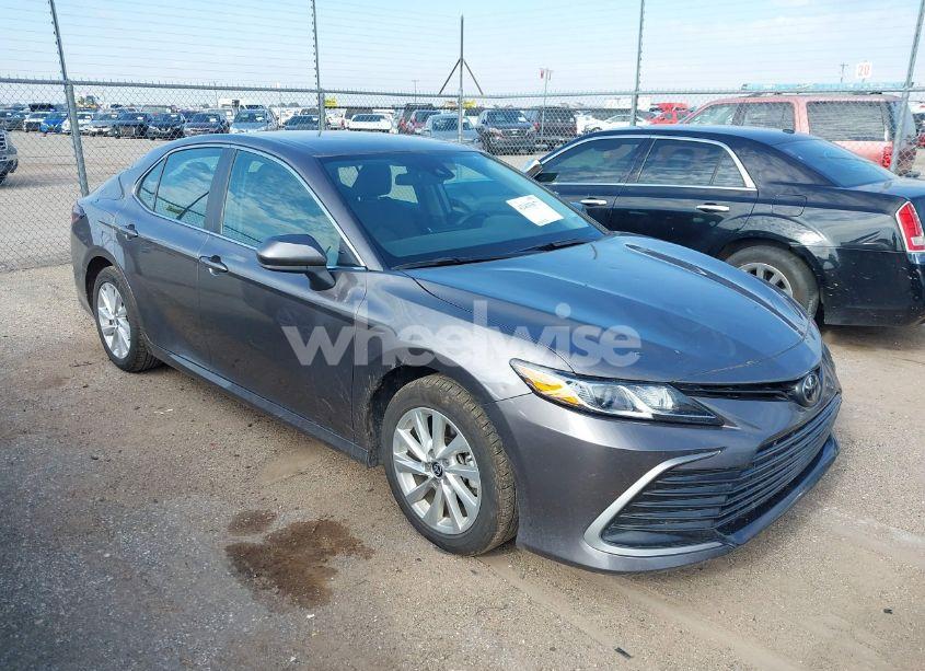 2024 Toyota Camry LE (VIN 4T1C11AK2RU208091) main photo