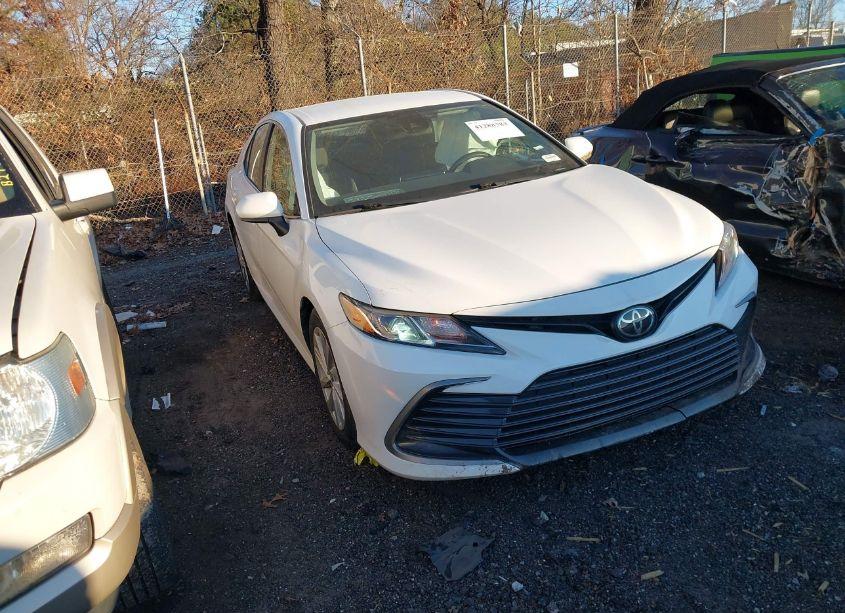 2024 Toyota Camry LE (VIN 4T1C11AK2RU210973) main photo