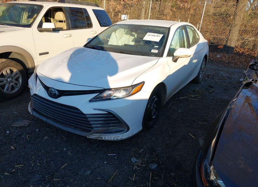 Photo 2 of 2024 Toyota Camry LE (VIN 4T1C11AK2RU210973)
