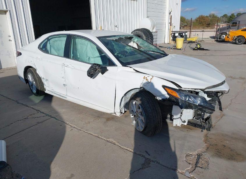 2024 Toyota Camry LE (VIN 4T1C11AK2RU221536) main photo