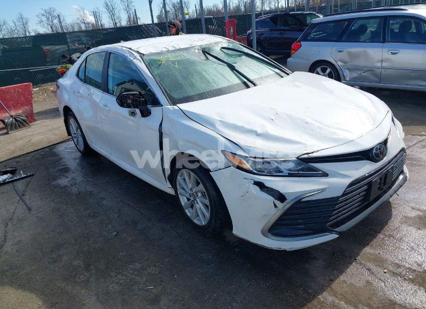 2024 Toyota Camry LE (VIN 4T1C11AK2RU864906) main photo