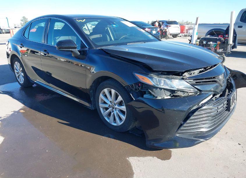 2020 Toyota Camry LE (VIN 4T1C11AK3LU364244) main photo