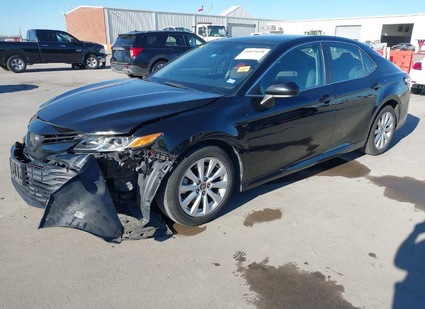 Photo 2 of 2020 Toyota Camry LE (VIN 4T1C11AK3LU364244)