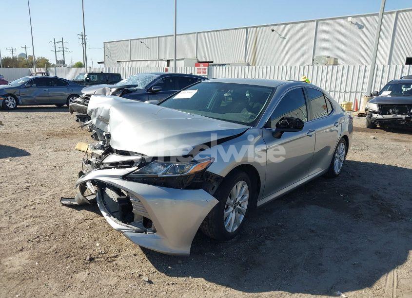 Photo 2 of 2020 Toyota Camry LE (VIN 4T1C11AK3LU397079)