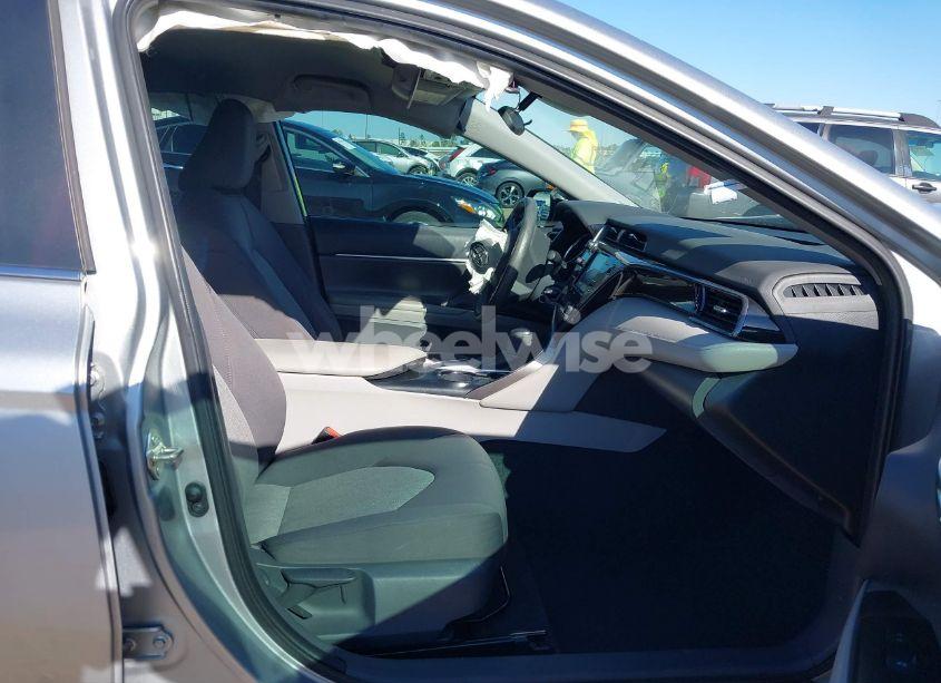 Photo 5 of 2020 Toyota Camry LE (VIN 4T1C11AK3LU397079)