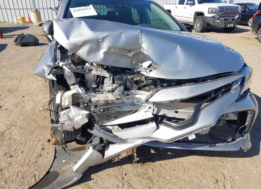 Photo 6 of 2020 Toyota Camry LE (VIN 4T1C11AK3LU397079)