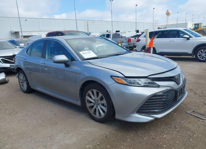 2020 Toyota Camry LE (VIN 4T1C11AK3LU508231) main photo