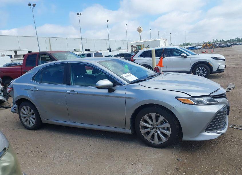 Photo 14 of 2020 Toyota Camry LE (VIN 4T1C11AK3LU508231)