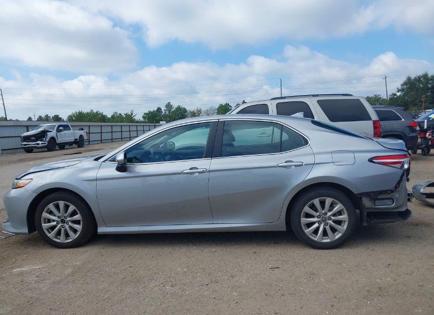 Photo 15 of 2020 Toyota Camry LE (VIN 4T1C11AK3LU508231)