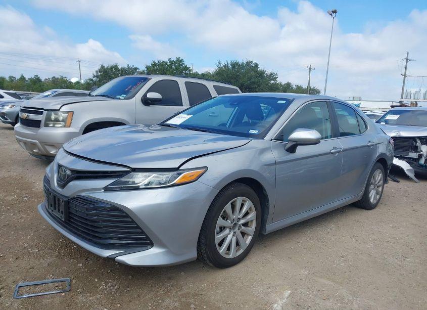 Photo 2 of 2020 Toyota Camry LE (VIN 4T1C11AK3LU508231)