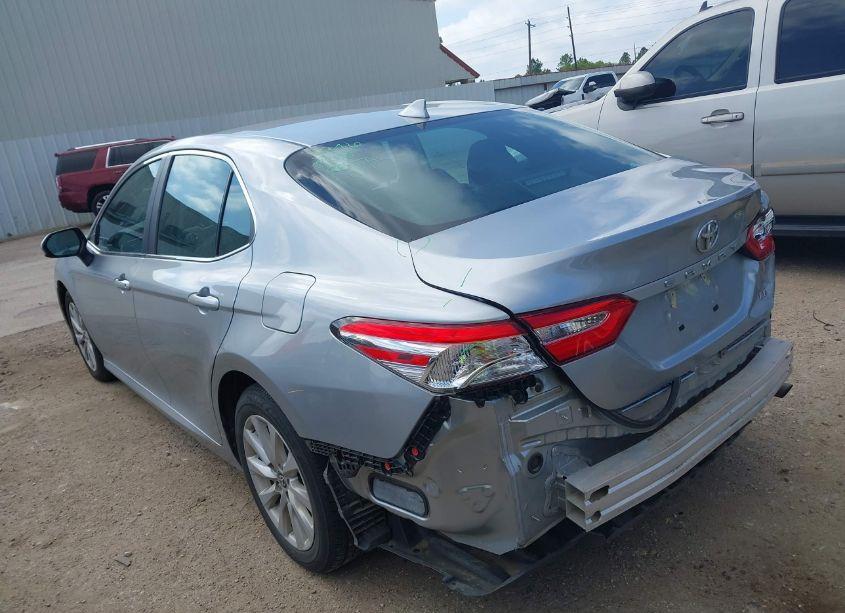Photo 3 of 2020 Toyota Camry LE (VIN 4T1C11AK3LU508231)