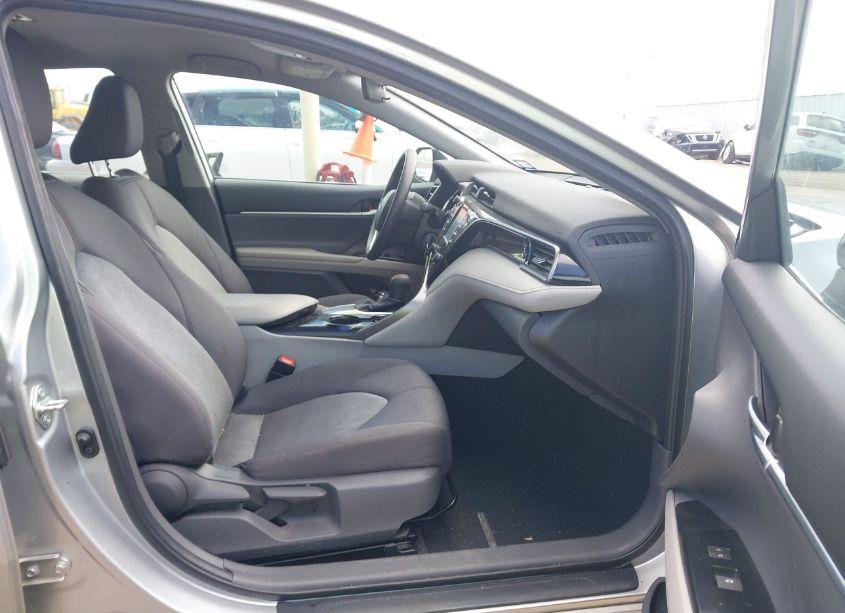 Photo 5 of 2020 Toyota Camry LE (VIN 4T1C11AK3LU508231)