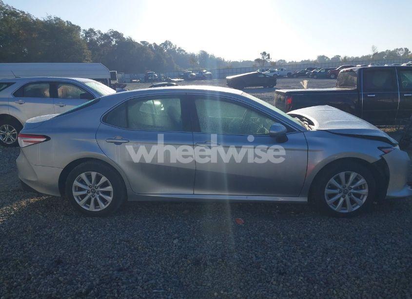 Photo 13 of 2020 Toyota Camry LE (VIN 4T1C11AK3LU866641)