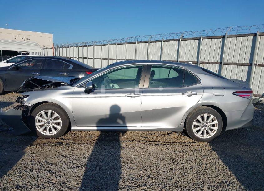 Photo 14 of 2020 Toyota Camry LE (VIN 4T1C11AK3LU866641)