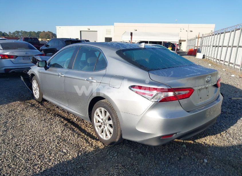 Photo 3 of 2020 Toyota Camry LE (VIN 4T1C11AK3LU866641)